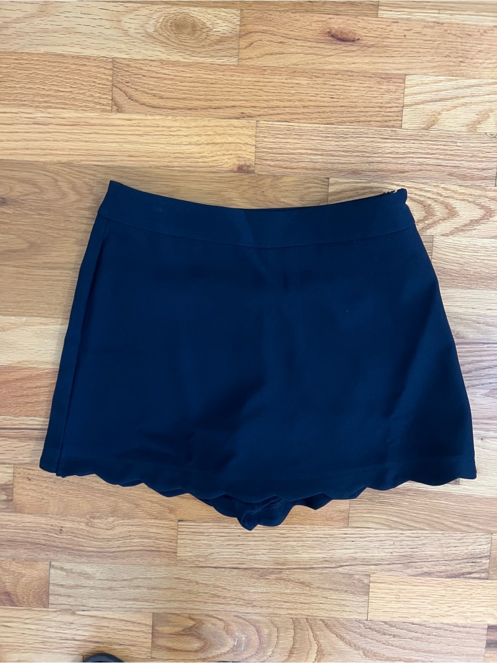 AVARA Navy Scallop-Hem Women’s Shorts